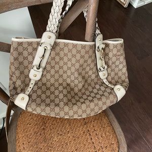 Gucci leather beige GG Pelham hobo bag